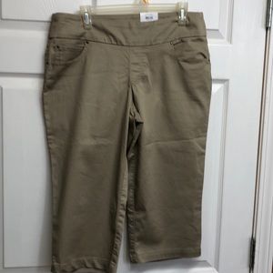 NWT capris large 12/14, khaki